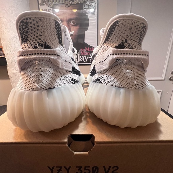 Yeezy Boost 350 V2 “Zebra” - Picture 3 of 9
